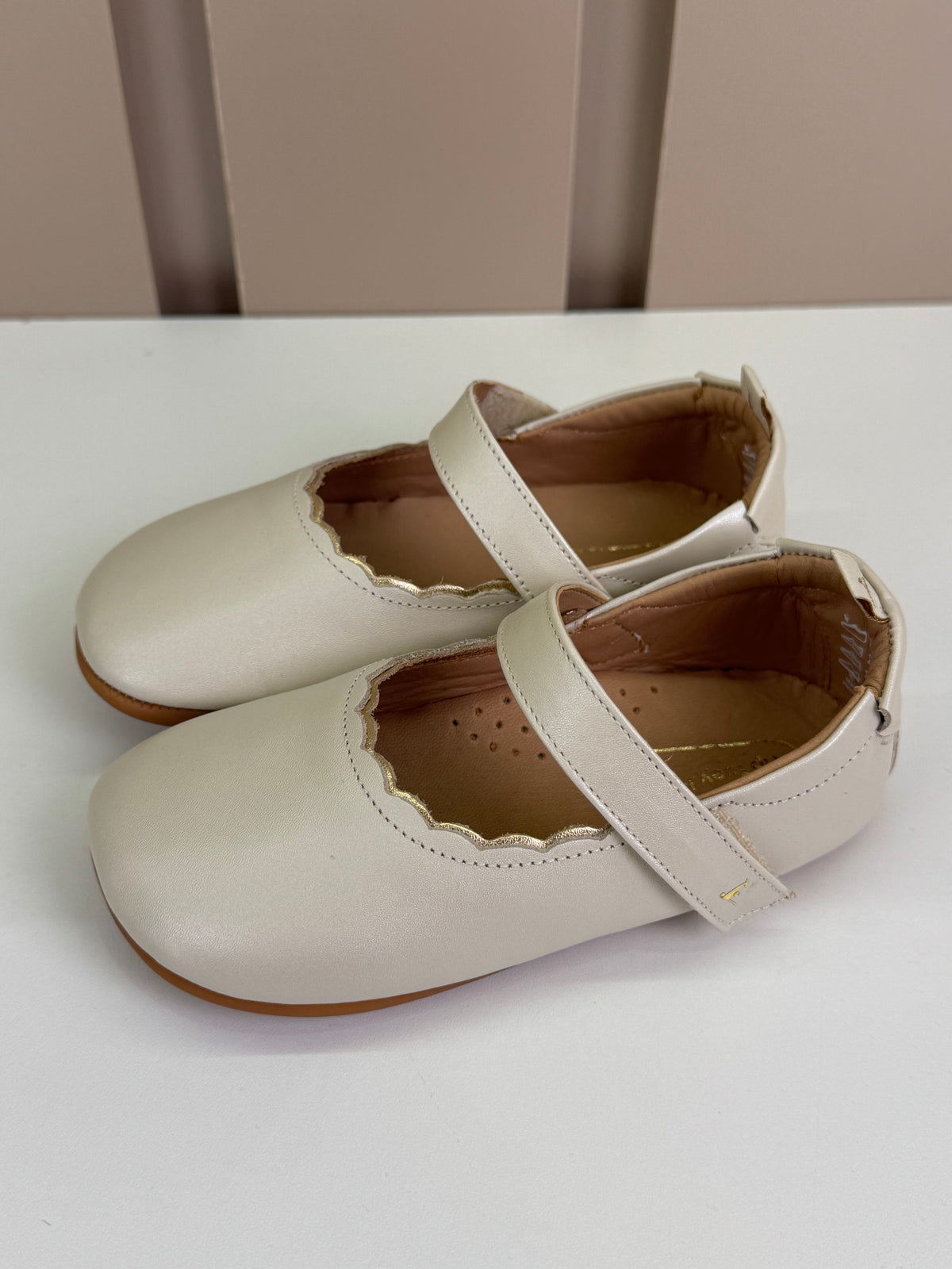 Sapatinho Bebê Roundy Couro  White & Gold - Tip Toey Joey