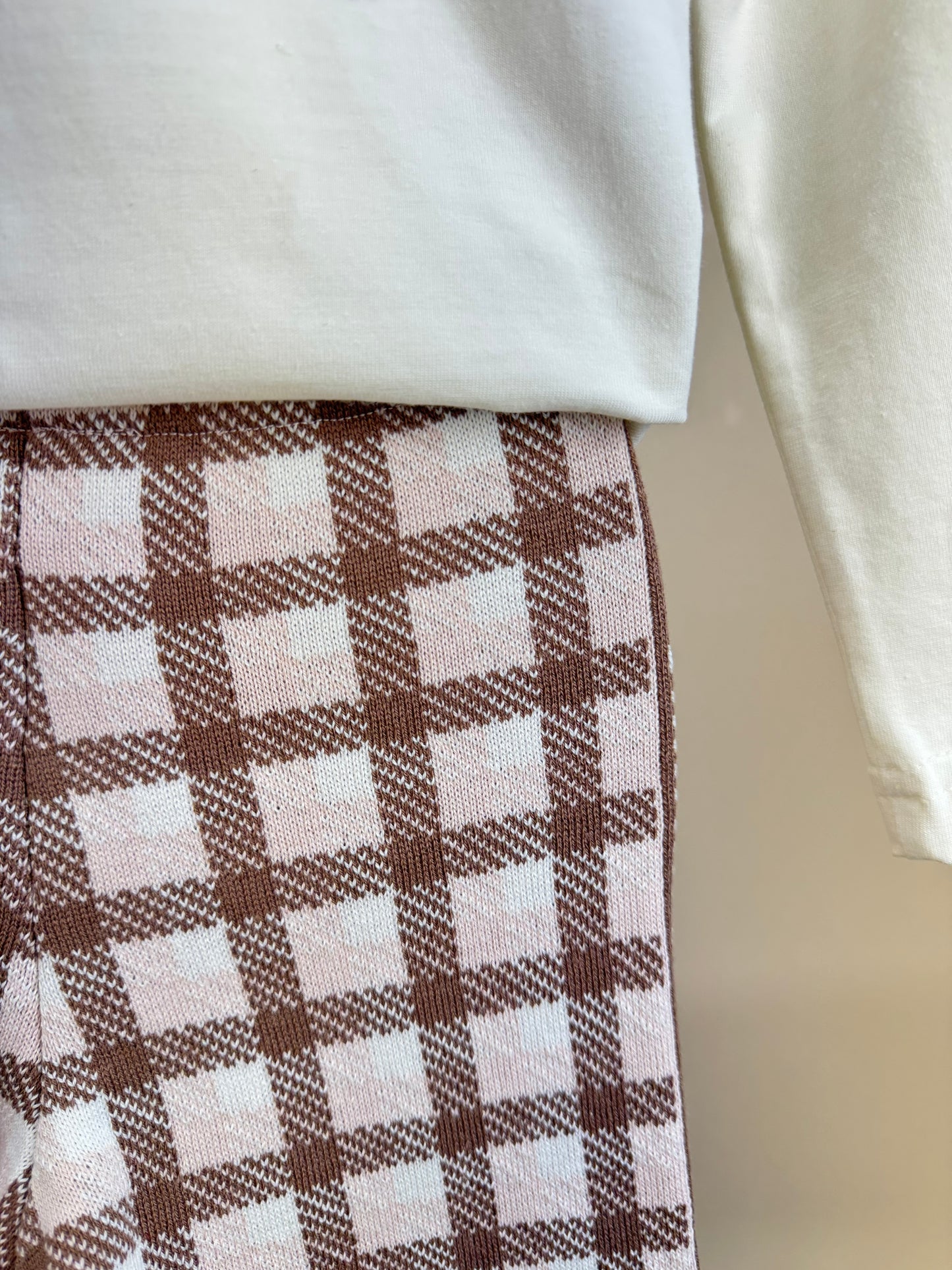 Conjunto Infantil Blusa Off White Estampa Laços E Legging Tricot Xadrez Marrom -  Pituchinhus