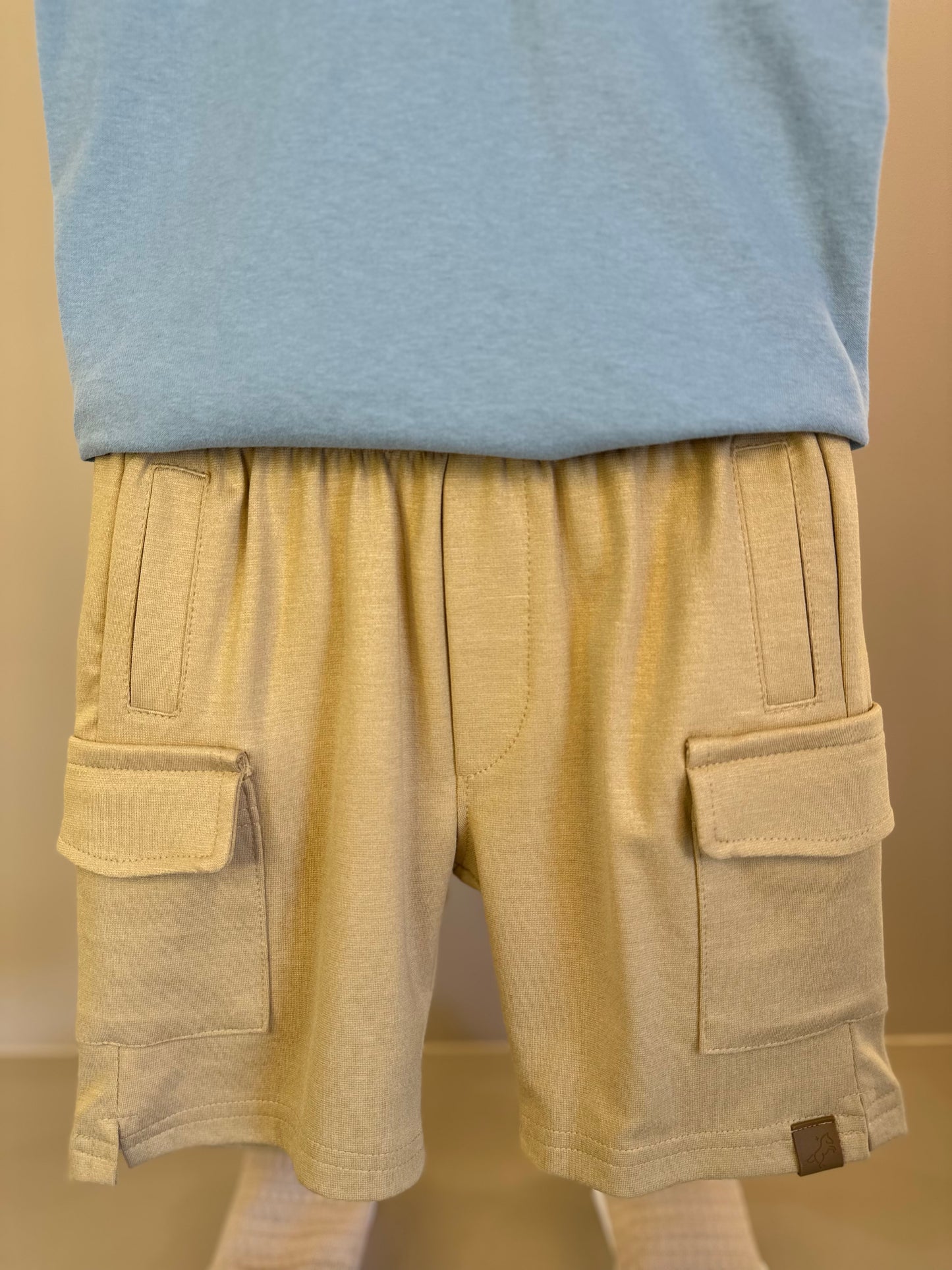 Conjunto Infantil Camiseta Algodão Teddy Conversível Malibu e Bermuda Ponto Roma Bolsos Cargo Bege - Dame