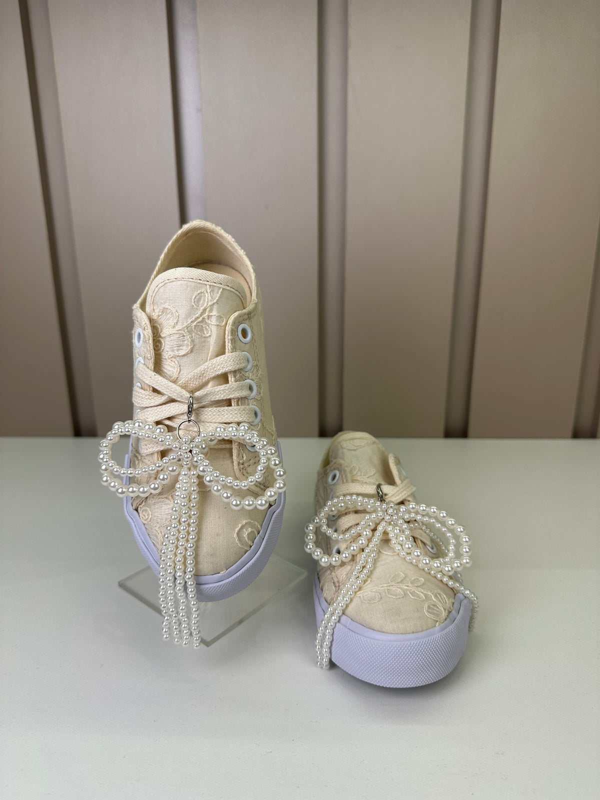 Tênis Infantil Casual Rendado Laço Pérolas Off White - Luluzinha