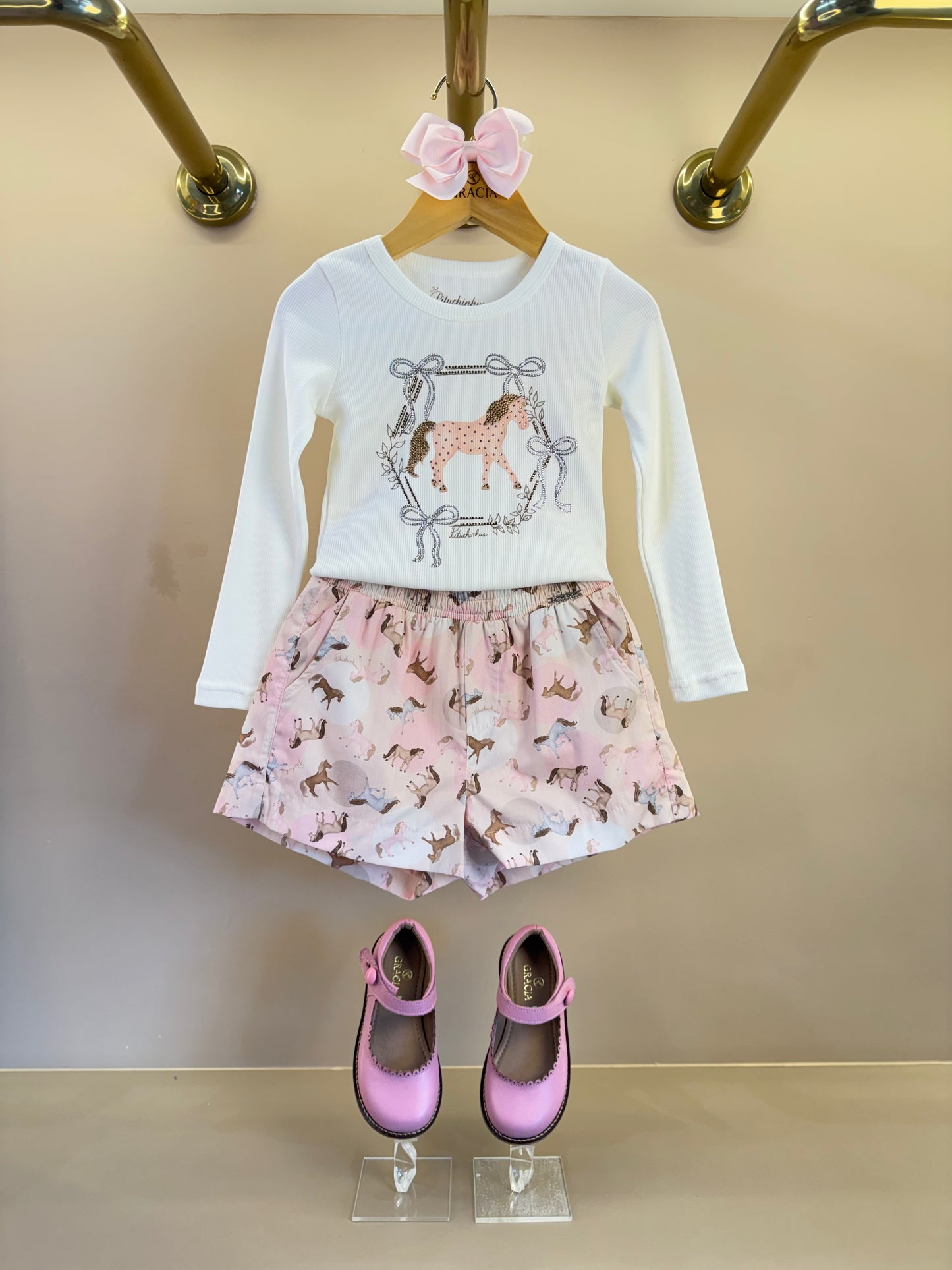 Conjunto Infantil Blusa Rib Moldura Cavalinho Cristal Off White e Shorts Cavalinhos Rosa - Pituchinhus