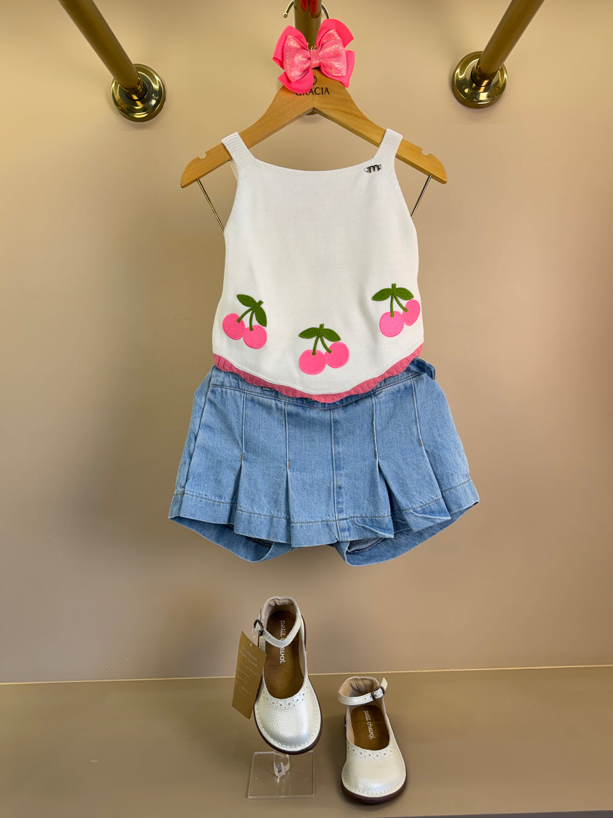 Conjunto Infantil Blusa Tricot Cerejas e Shorts Saia Jeans Com Pregas - Momi