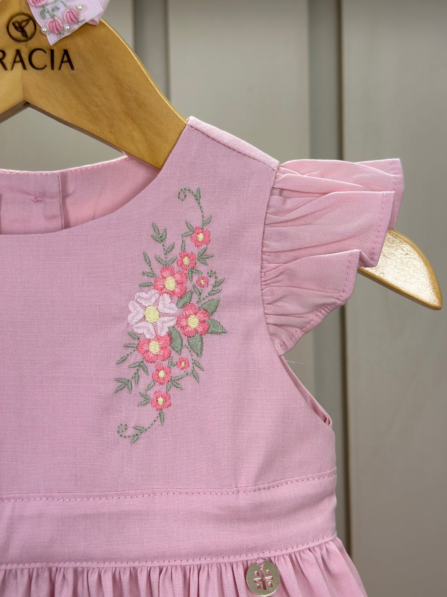 Vestido Bebê Algodão Rodado Bolsos e Bordado Floral Rosa Claro - Um Mais Um