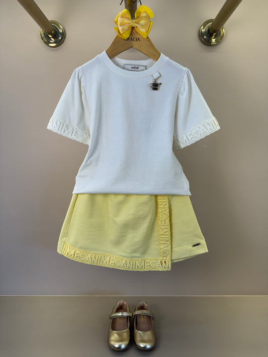 Conjunto Infantil Blusa Com Pingente e Shorts Saia Amarelo - Animê