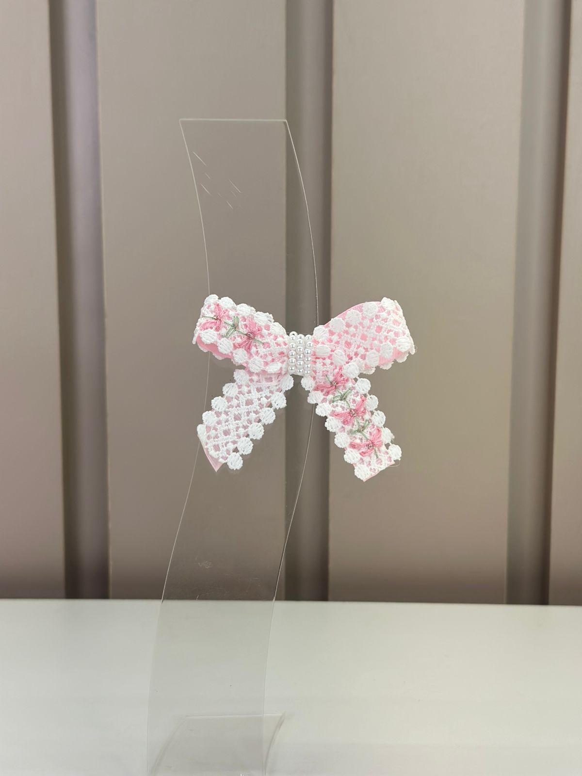 Laço Infantil Renda Bordado Flores e Pérolas Rosa - Roana