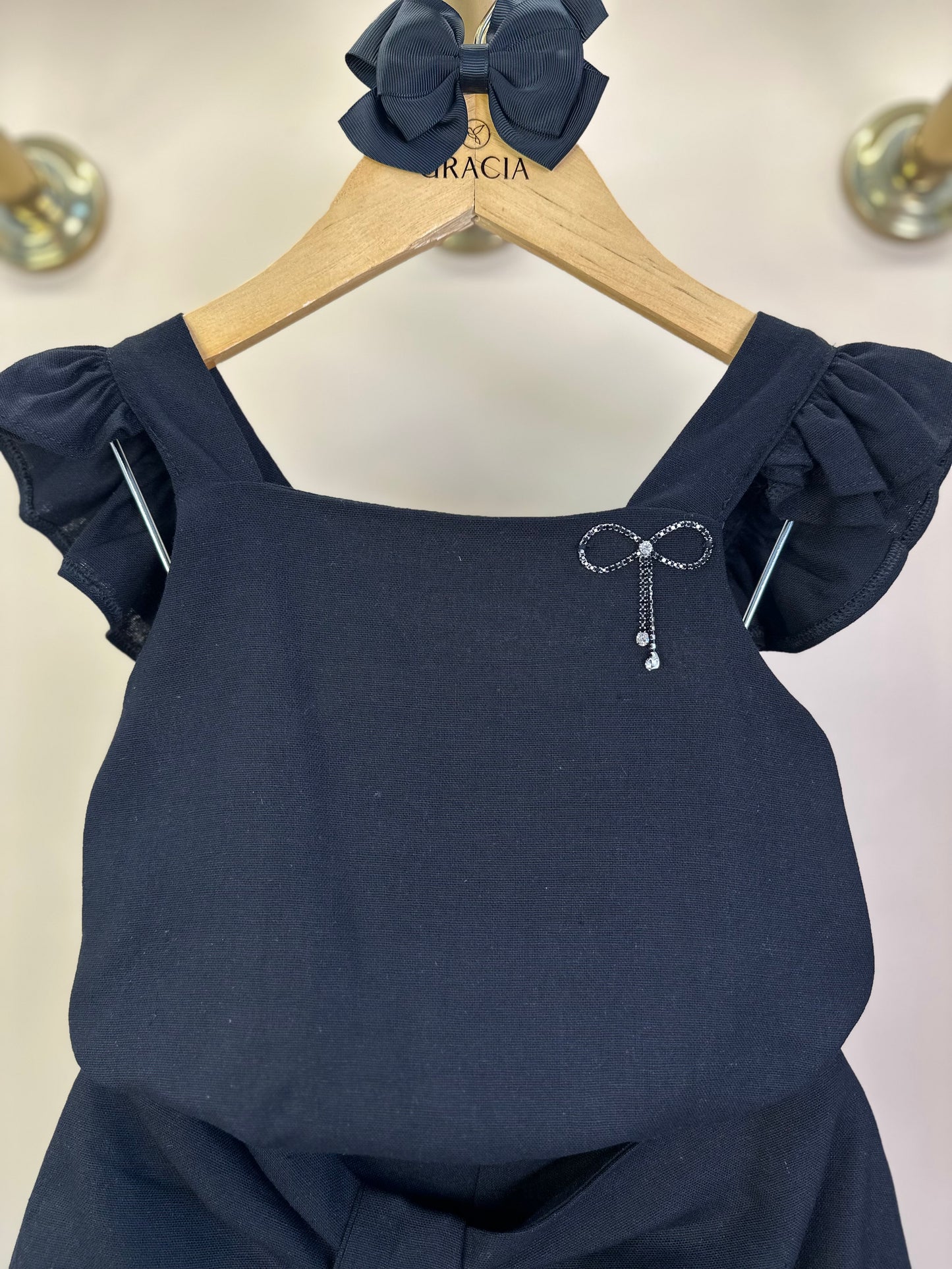 Conjunto Infantil Linho Blusa e Shorts-saia Preto Laço Strass - Petit Cherie