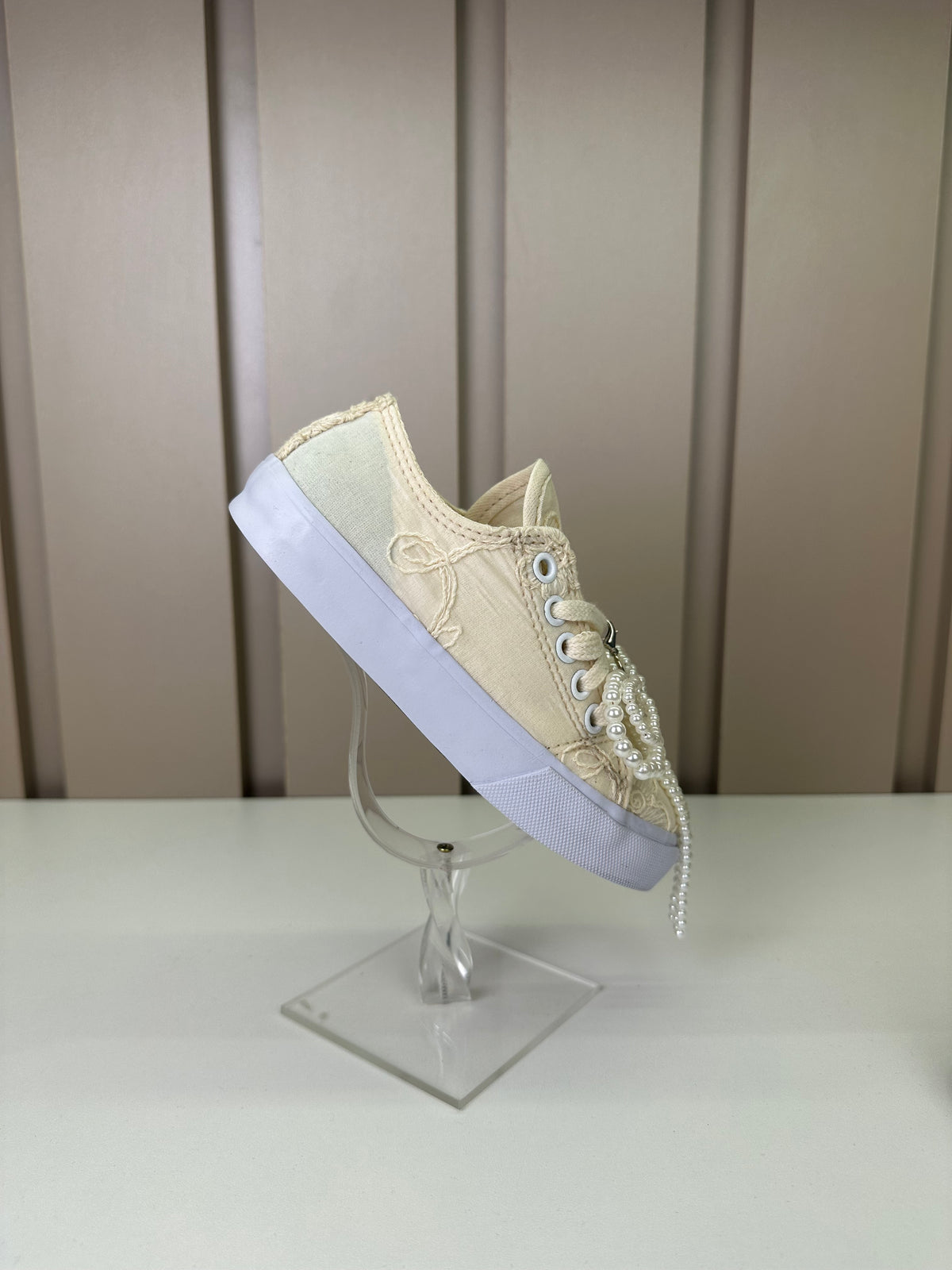 Tênis Infantil Casual Rendado Laço Pérolas Off White - Luluzinha