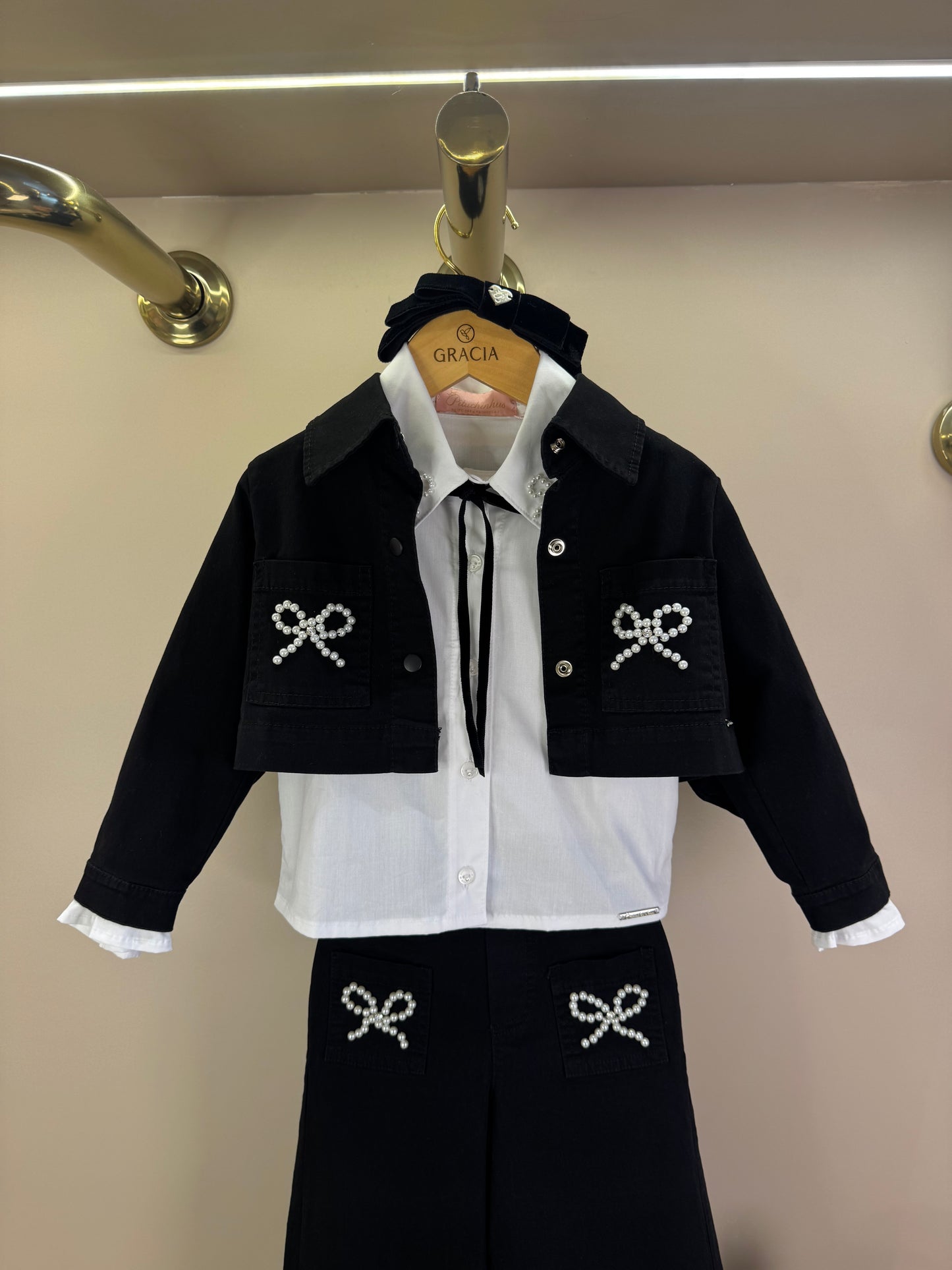 Conjunto Infantil Trio Bordado Camisa Mini Laço Veludo, Jaqueta Babadinho e Calça Reta - Pituchinhus