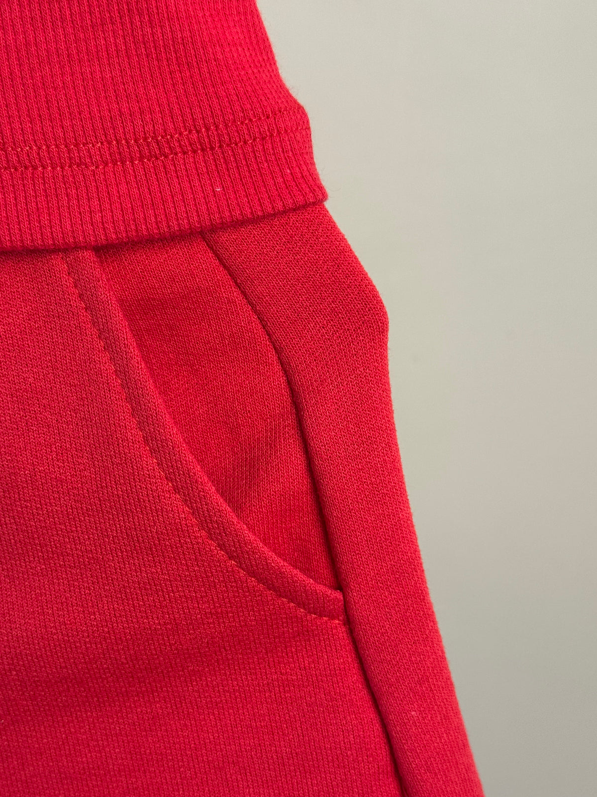 Conjunto Infantil Vermelho Blusa Com Strass e Shorts Moletom Acessório de Urso - Luluzinha