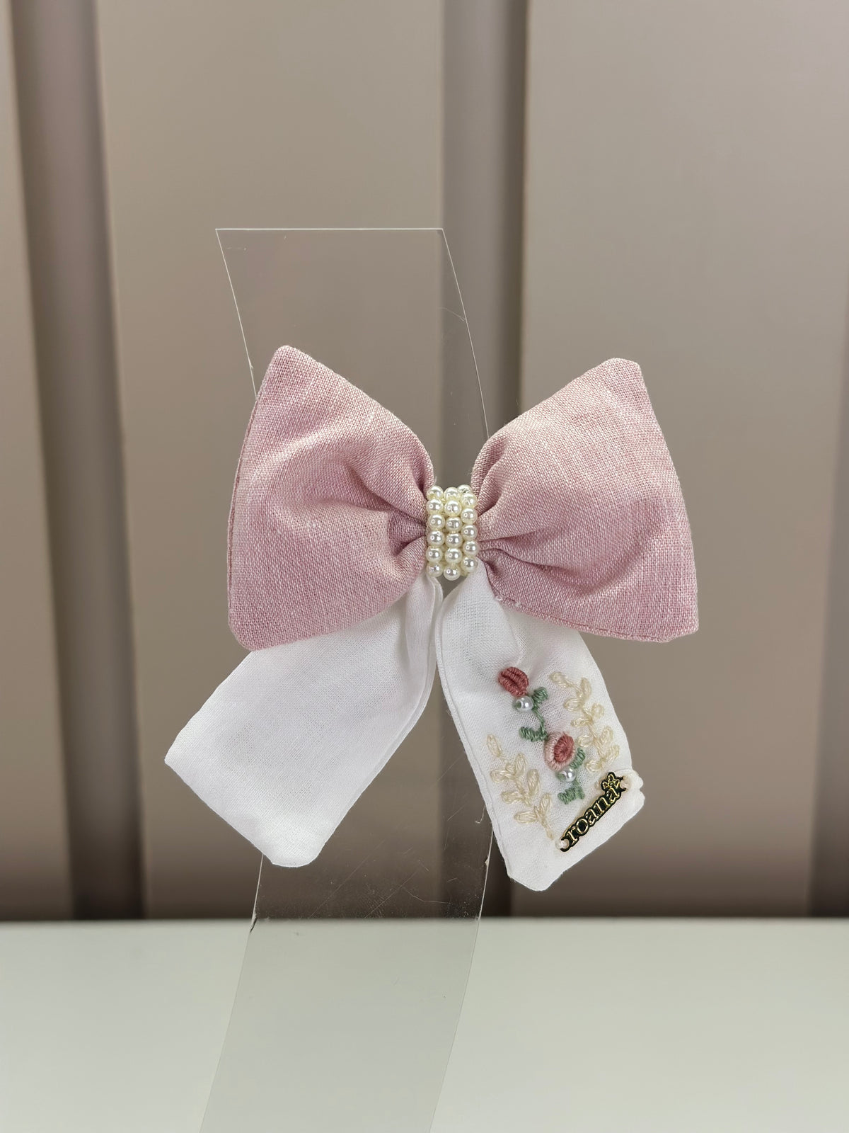 Laço Infantil Rosa Pontas Off White Pérolas e Bordados - Roana