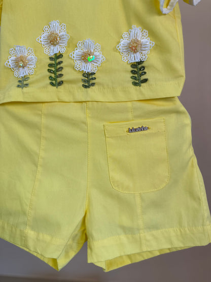 Conjunto Infantil Blusa Flores Bordadas e Shorts Amarelo - Luluzinha