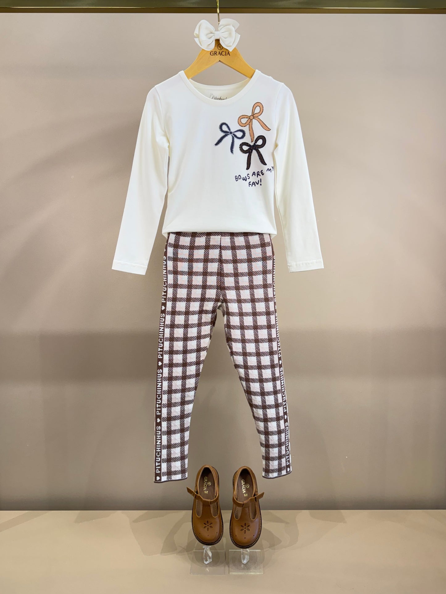 Conjunto Infantil Blusa Off White Estampa Laços E Legging Tricot Xadrez Marrom -  Pituchinhus
