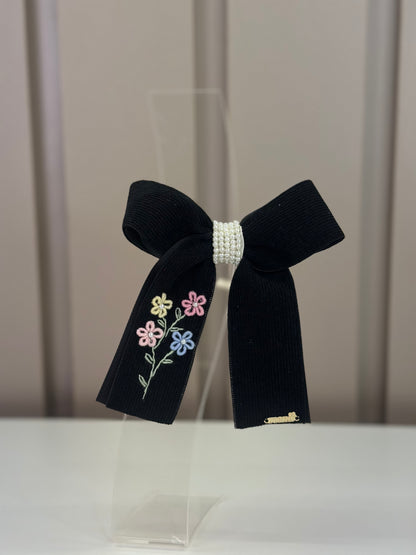 Laço Infantil  Veludo com Bordado Floral e Pérolas Preto - Roana