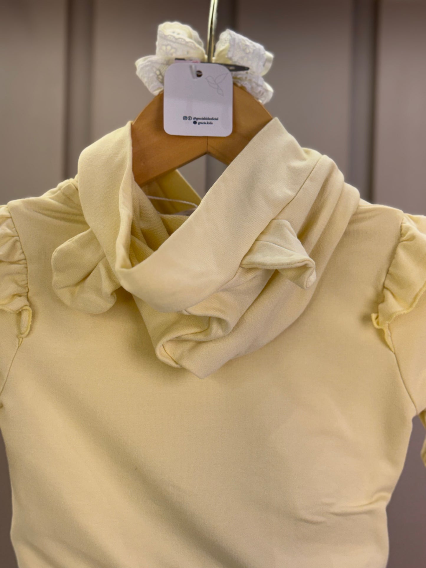 Conjunto Bebê Abrigo  Com Capuz E Calça  Com Babadinhos Amarelo - Um Mais Um