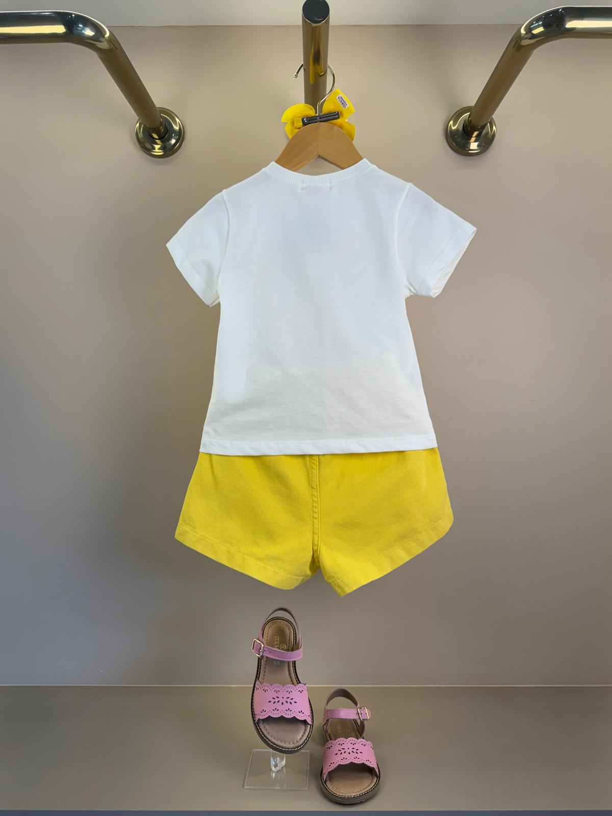 Conjunto Infantil Blusa Estampada Laço Lateral e Shorts Infantil Sarja Com Cinto Butter Cream - Momi