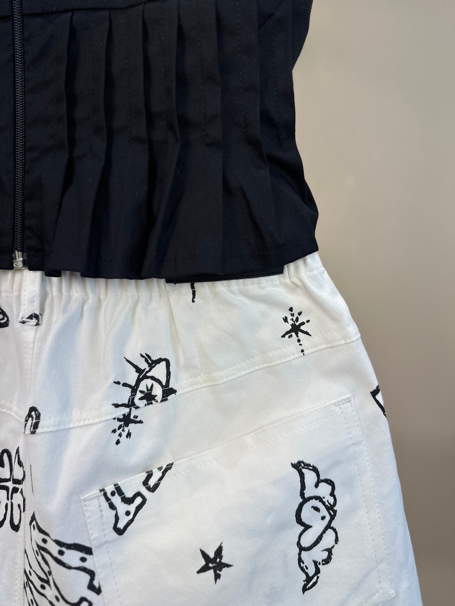 Conjunto Teen Blusa Pregas Laço Alça e Shorts-saia Sarja Star Off White - Two In