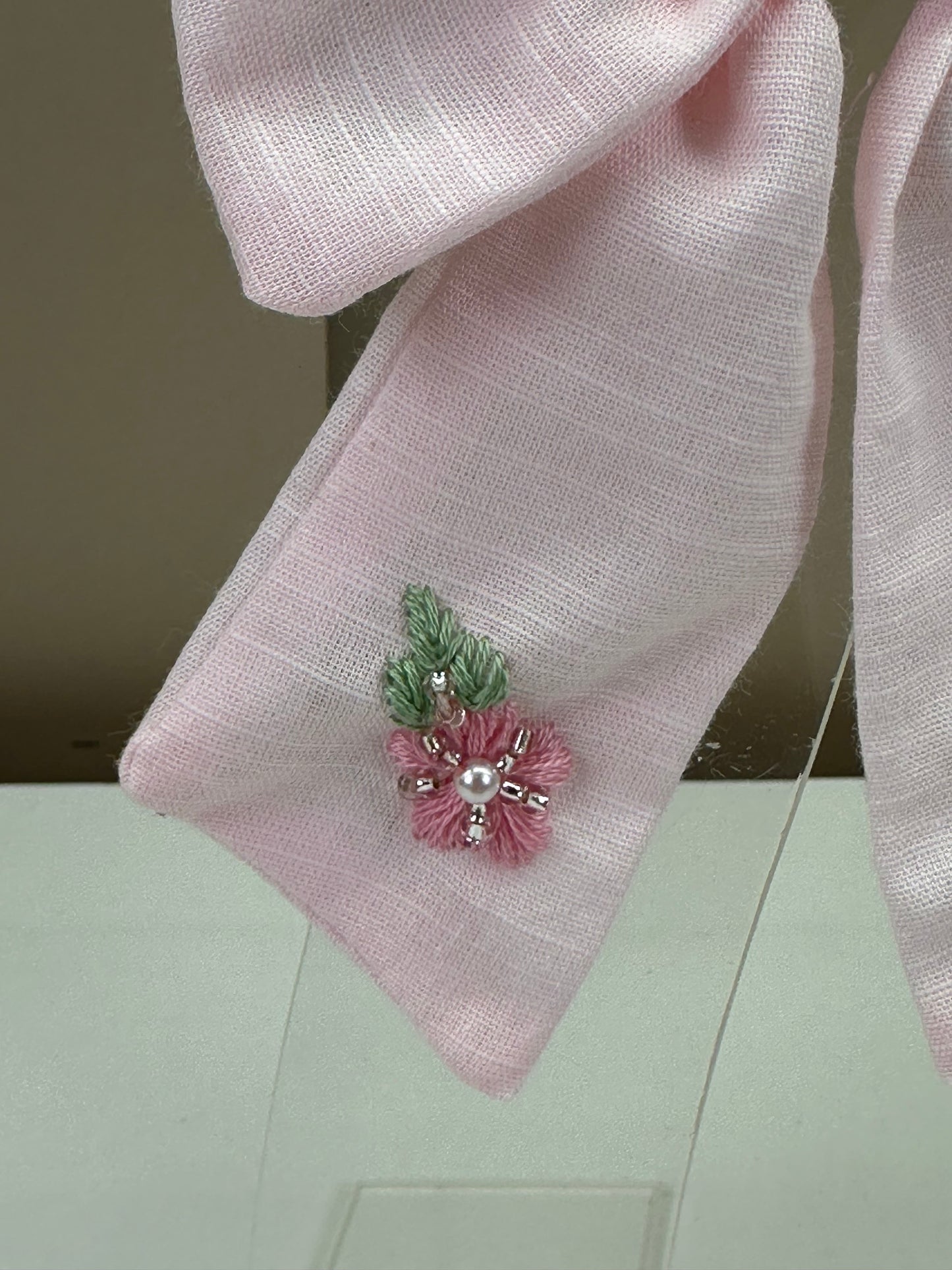 Laço Infantil Mariana Rosa Tecido Algodão Flores Bordadas - Roana