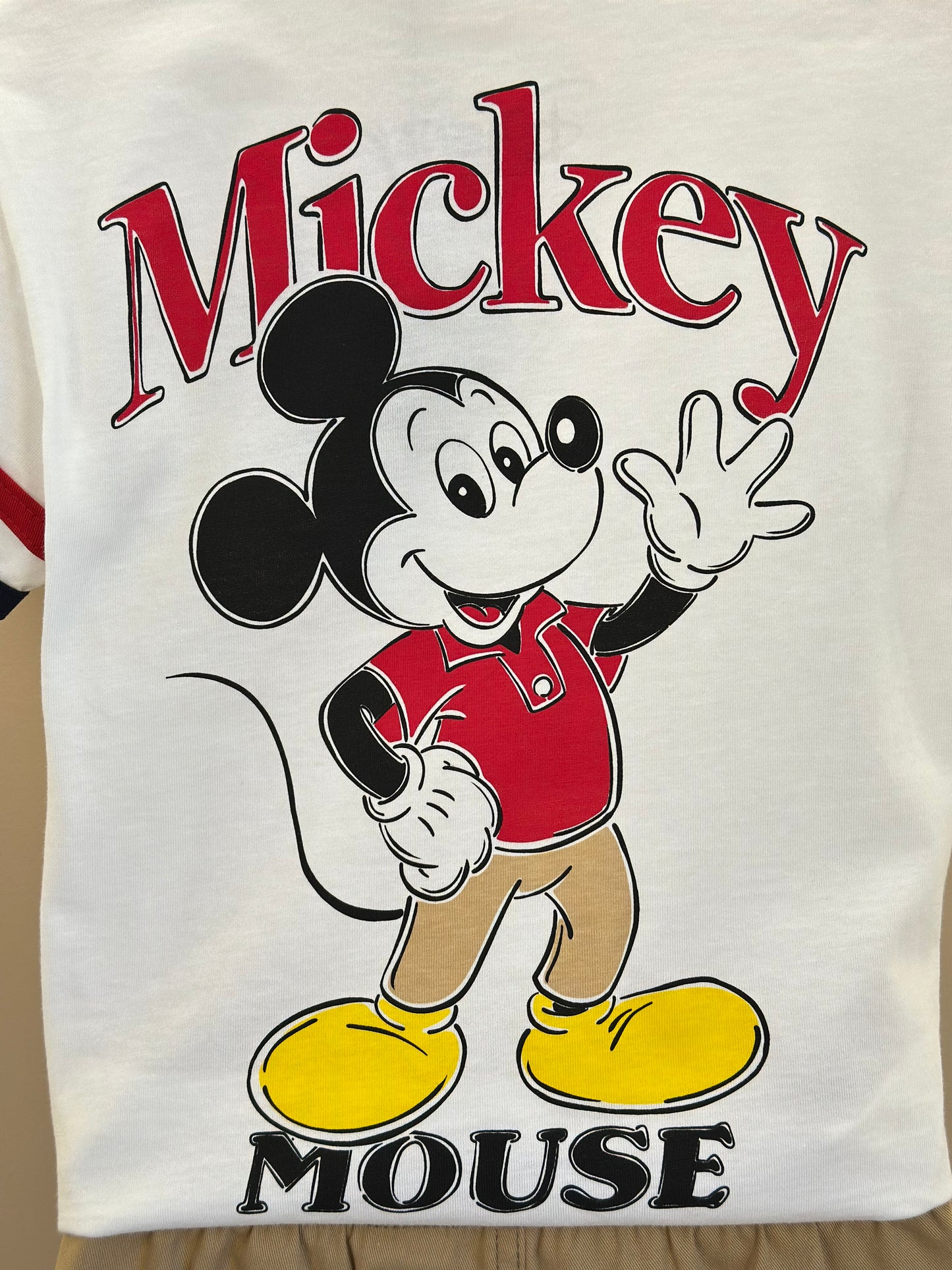 Conjunto Infantil Camiseta Pérola Mickey e Bermuda Sarja Bege - Youccie