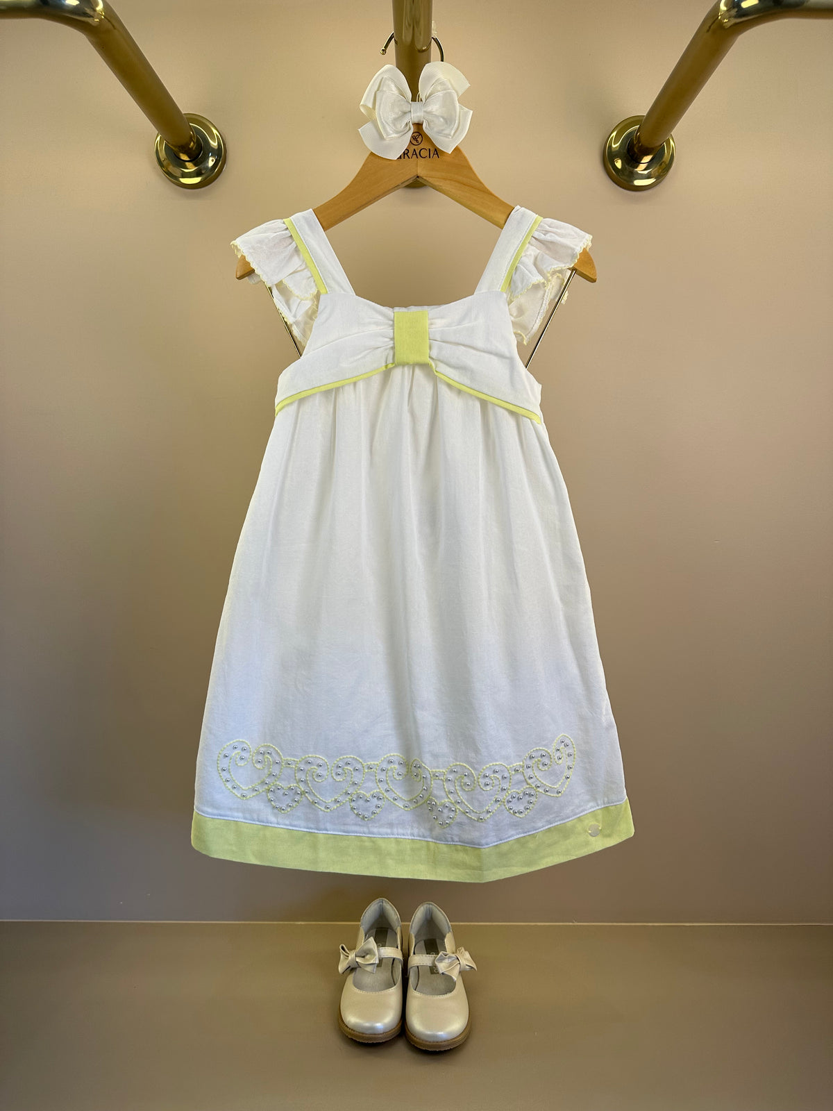 Vestido Infantil Branco Bordado Detalhes Amarelo - Petit Cherie