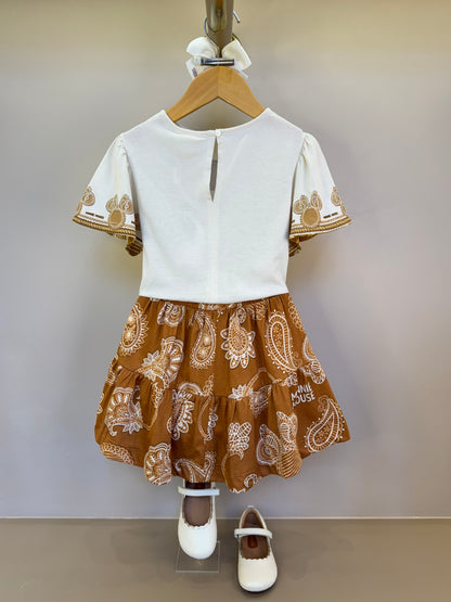 Conjunto Infantil Blusa Detalhes Mangas Paisley e Saia Estampada Paisley - Animê