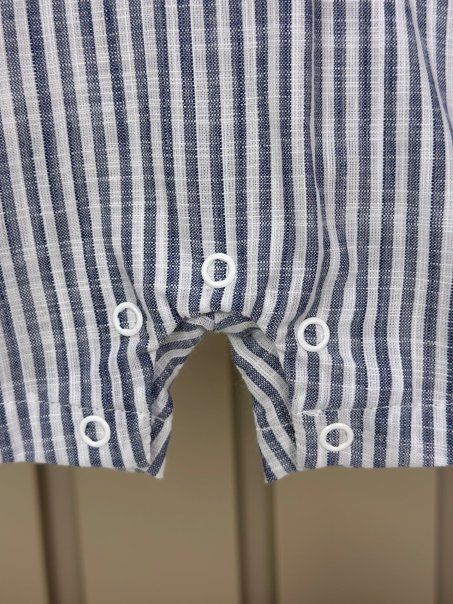 Romper Bebê Camisaria Algodão Cambraia e Fio Tinto Gola e Lapela Marinho - Um Mais Um