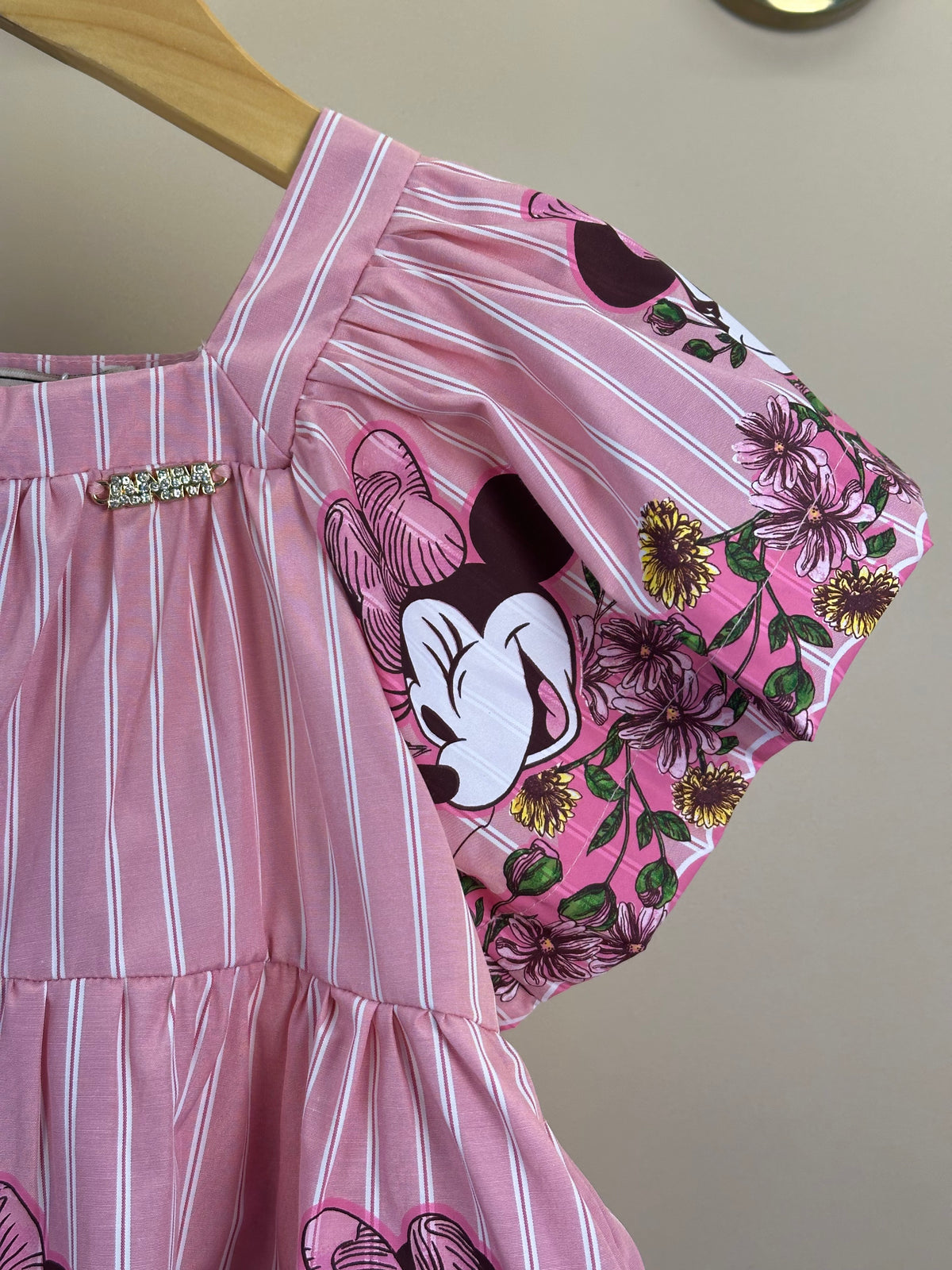 Conjunto Infantil Rosa Listrado Blusa Minnie Floral e Shorts - Animê