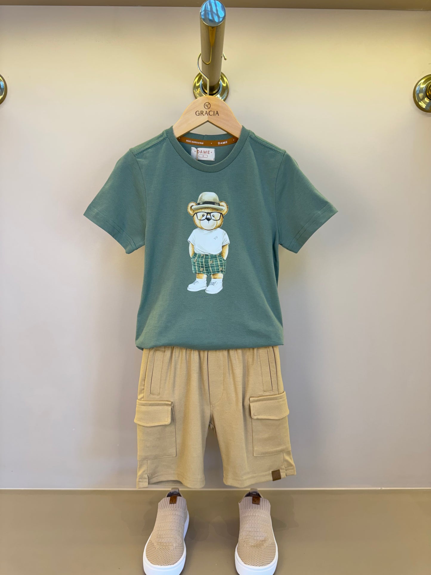 Conjunto Infantil Camiseta Algodão Teddy Chapéu Panama e Bermuda Ponto Roma Bolsos Cargo Bege - Dame