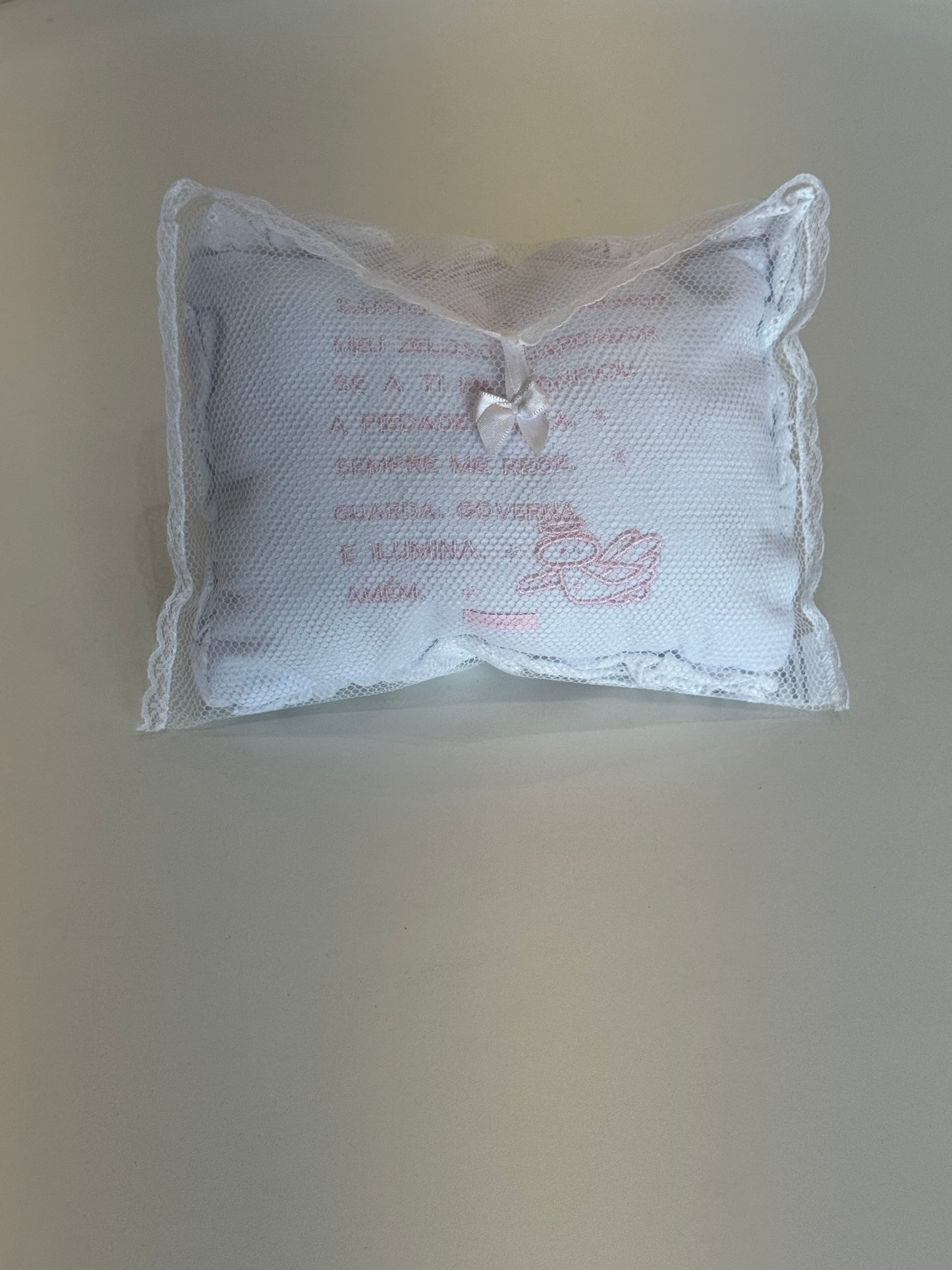 Almofada Bebê Oração Santo Anjo Rendada Bordado Rosa - Roana