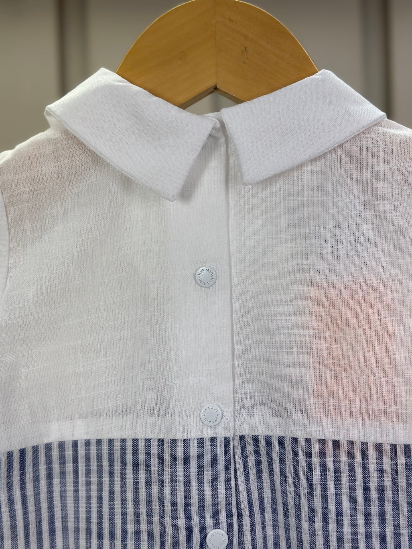 Romper Bebê Camisaria Algodão Cambraia e Fio Tinto Gola e Lapela Marinho - Um Mais Um