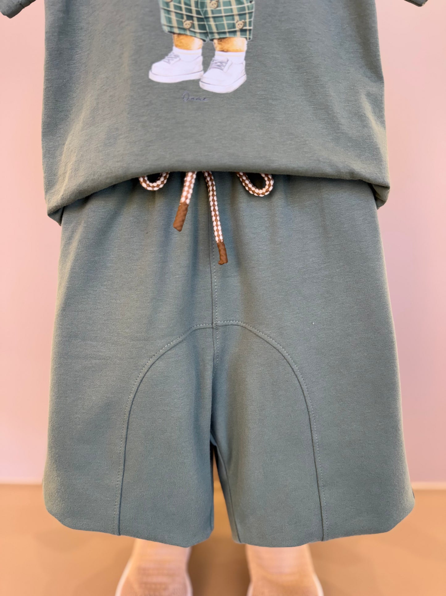 Conjunto Infantil Camiseta Algodão Teddy Chapéu Panama e Bermuda Moletom Algodão Recortes Eucalipto - Dame