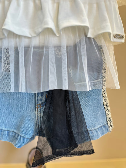 Conjunto Infantil Blusa  Bordada e Babados Pérola e Shorts Jeans Laço Preto - Animê