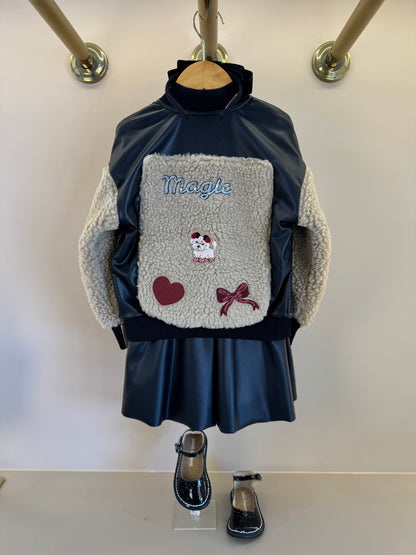 Conjunto Infantil Jaqueta Patches Couro Pele Carneirinho e Saia Evasê Couro Tech Preta - Pituchinhus