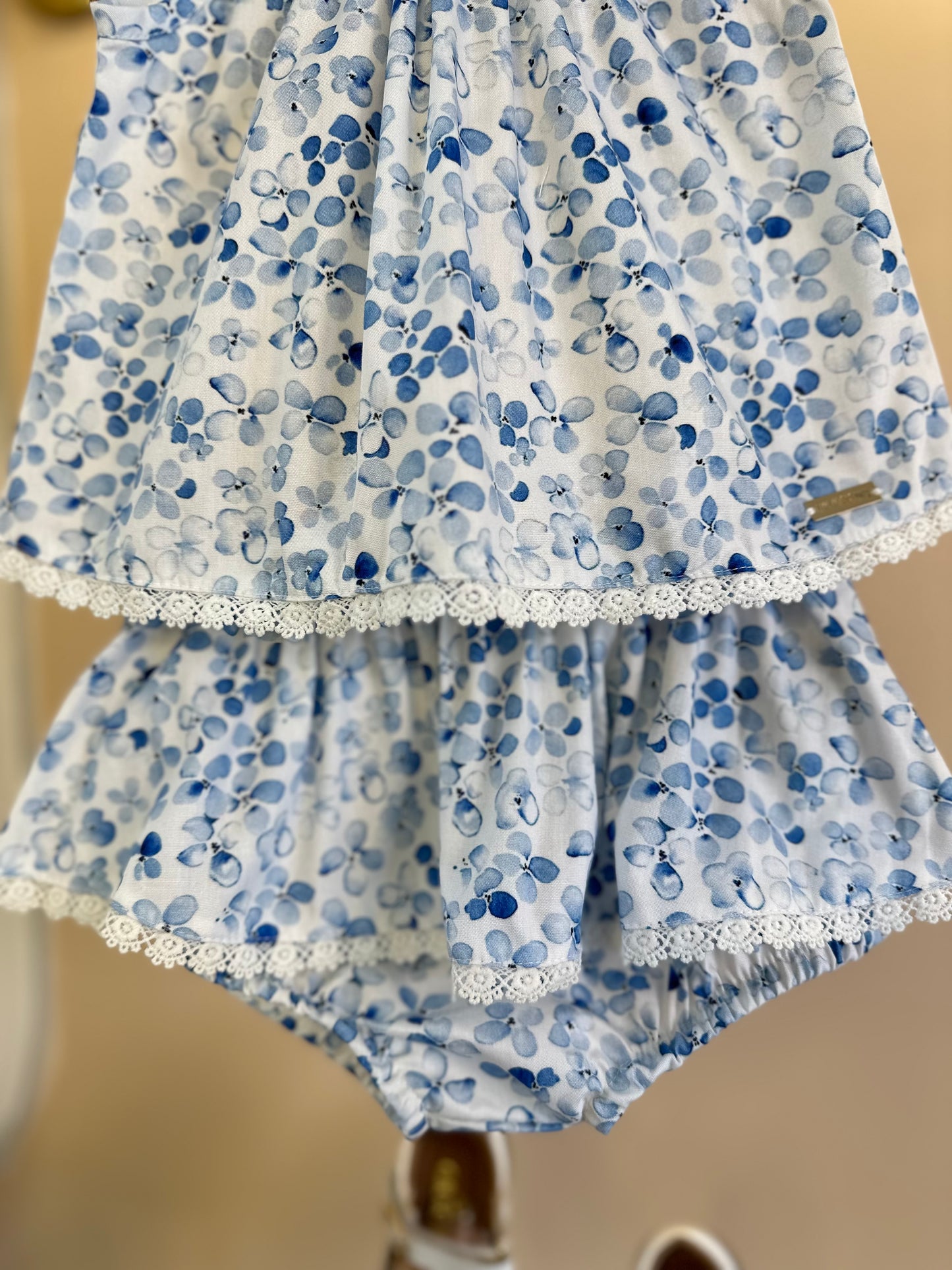 Conjunto Bebê Bata e Calcinha Fofa Babados Estampa Florzinhas Azul - Um Mais Um