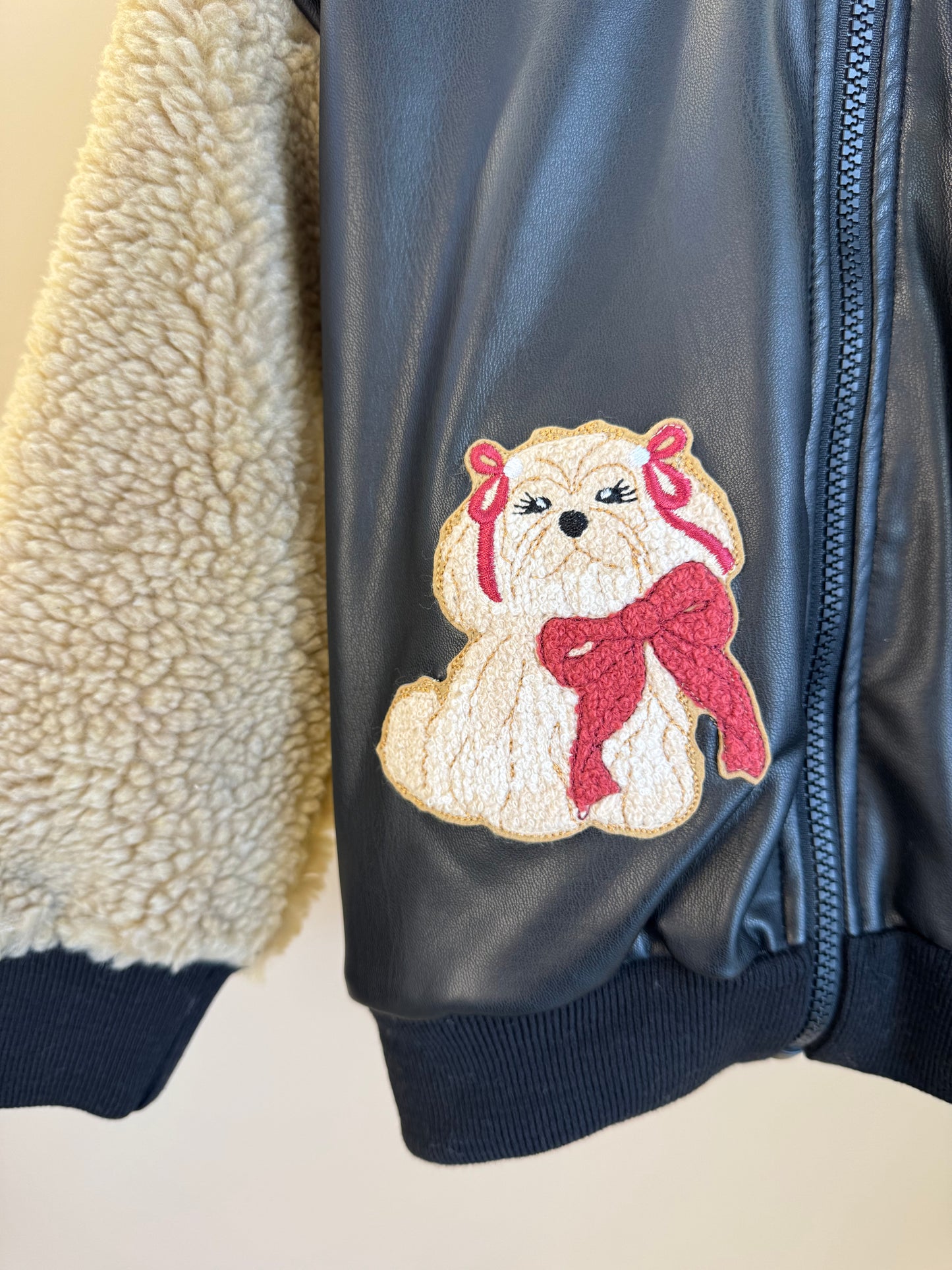 Jaqueta Infantil Patches Couro e Pele Carneirinhos Preta  -Pituchinhus