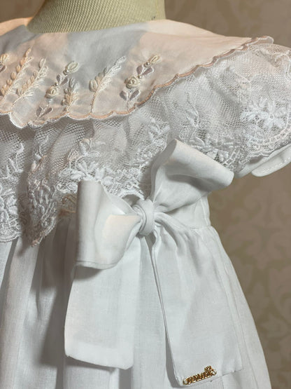 Vestido Bebê Algodão Gola Babados Bordada com Lacinhos Branco - Roana