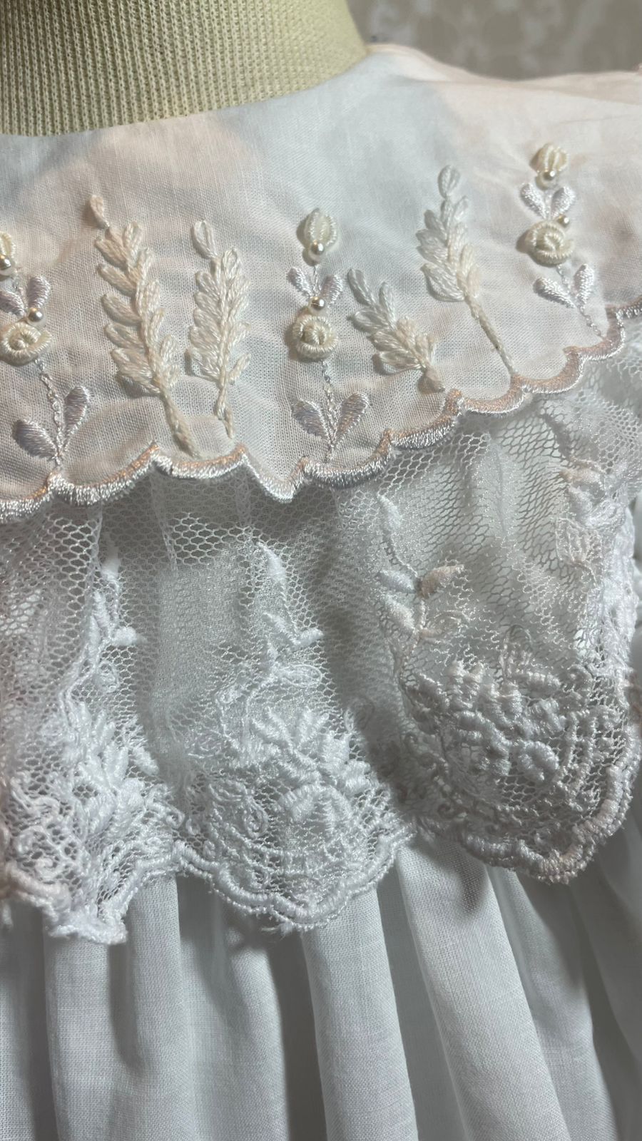 Vestido Bebê Algodão Gola Babados Bordada com Lacinhos Branco - Roana