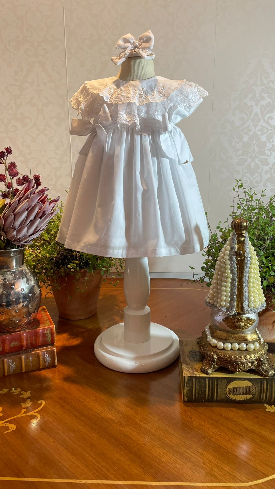 Vestido Bebê Algodão Gola Babados Bordada com Lacinhos Branco - Roana