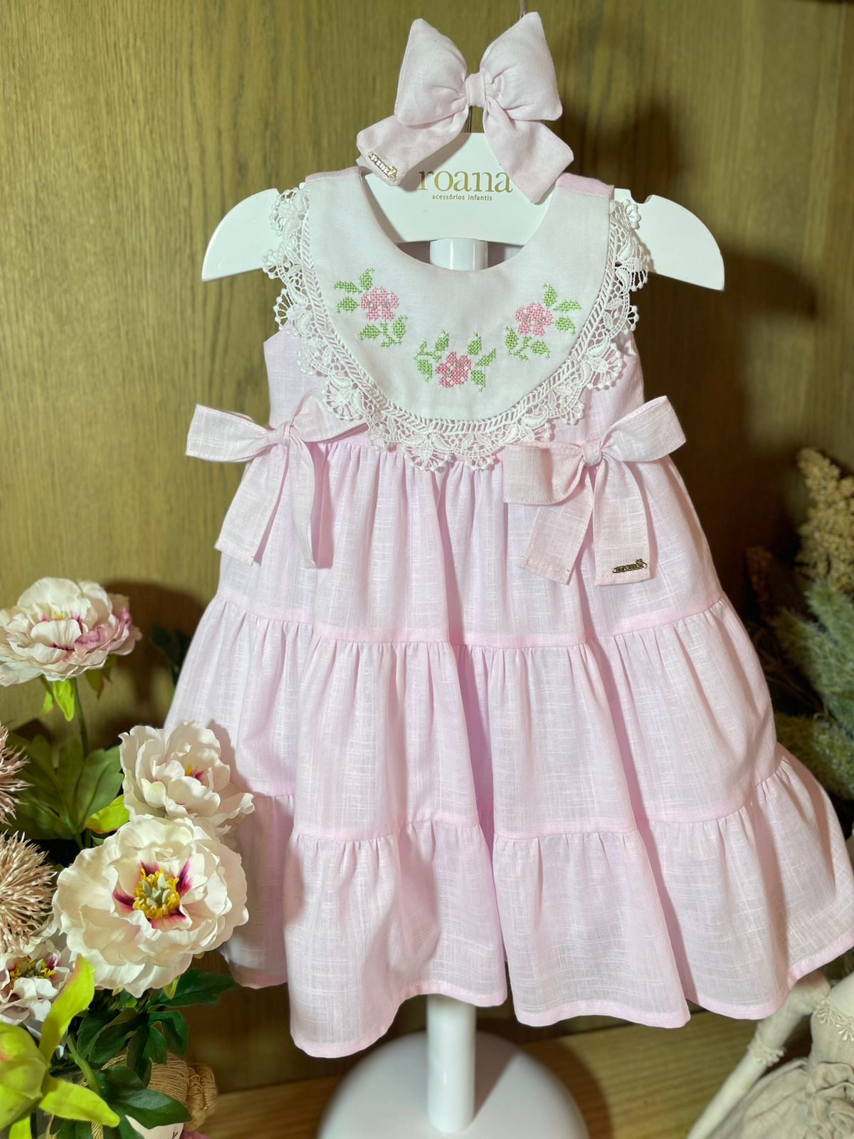 Vestido Infantil Algodão Clássico Rosa Gola Branca Bordada e Rendada - Roana