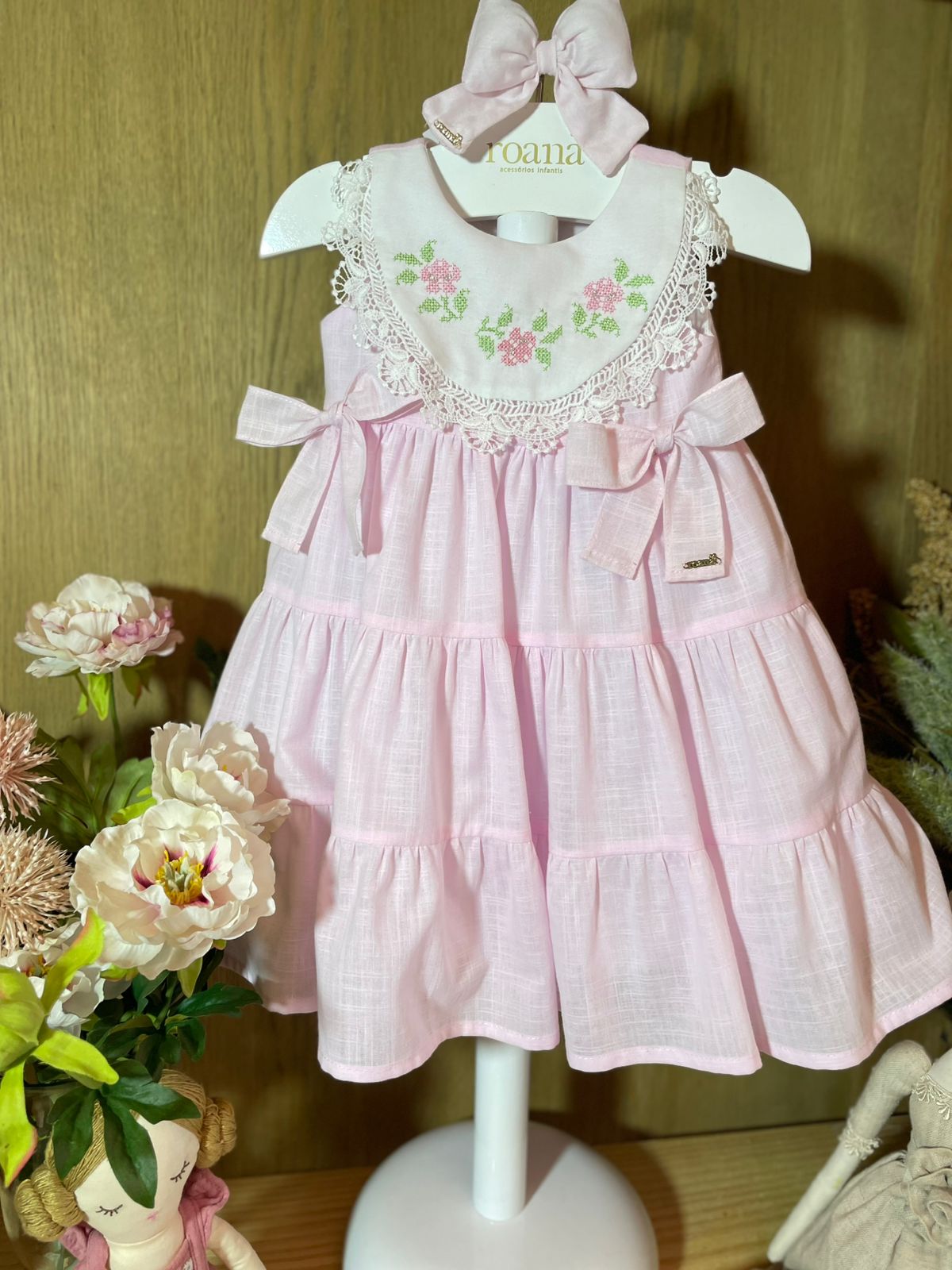 Vestido Infantil Algodão Clássico Rosa Gola Branca Bordada e Rendada - Roana