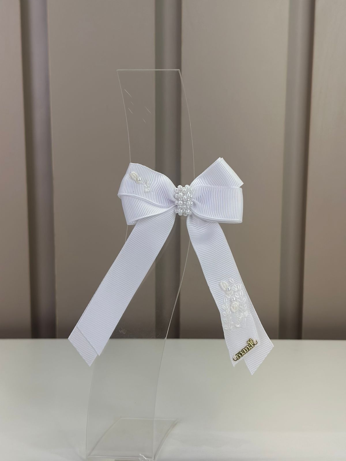 Laço Infantil Alongado Clássico Bordado com Pérolas Branco  - Roana