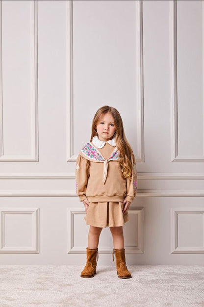 Conjunto Infantil Blusa de Moletom Com Lenço Patch e Saia Moletom Bege - Animê