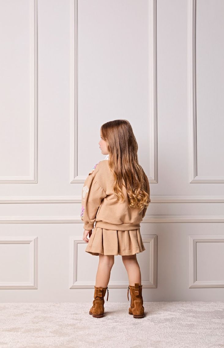 Conjunto Infantil Blusa de Moletom Com Lenço Patch e Saia Moletom Bege - Animê