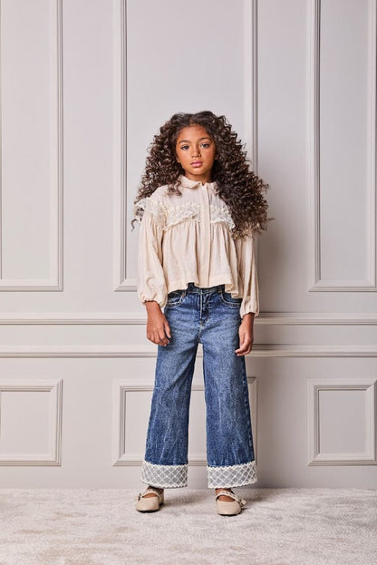 Conjunto Infantil Camisa Renda Bege e Calça Jeans Barra