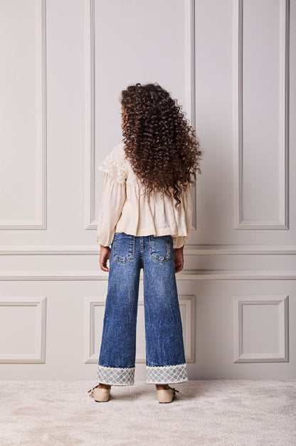 Conjunto Infantil Camisa Renda Bege e Calça Jeans Barra