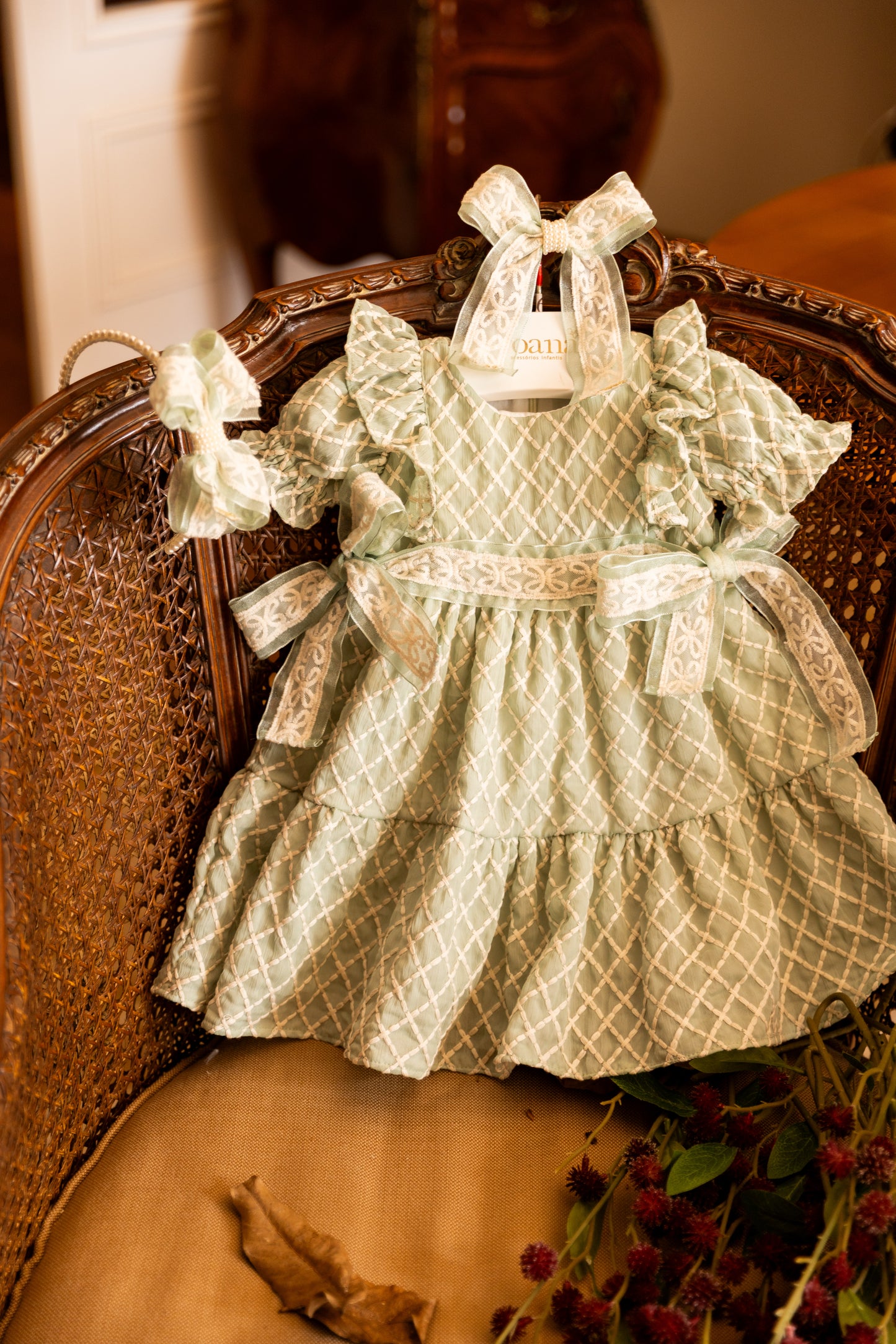 Vestido Bebê Clássico Luxo  Manga Babados e Laços Rendados Verde - Roana