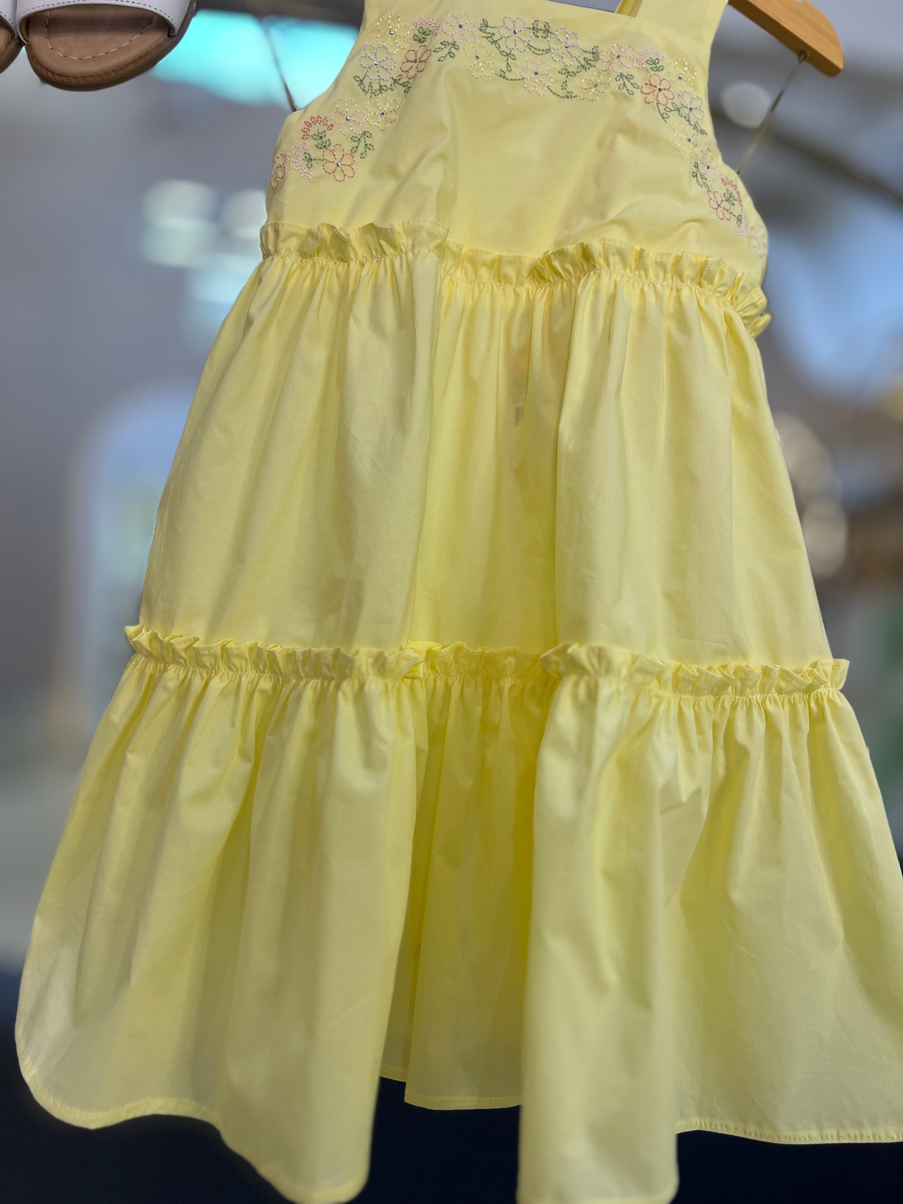 Vestido amarelo petit shops cherie