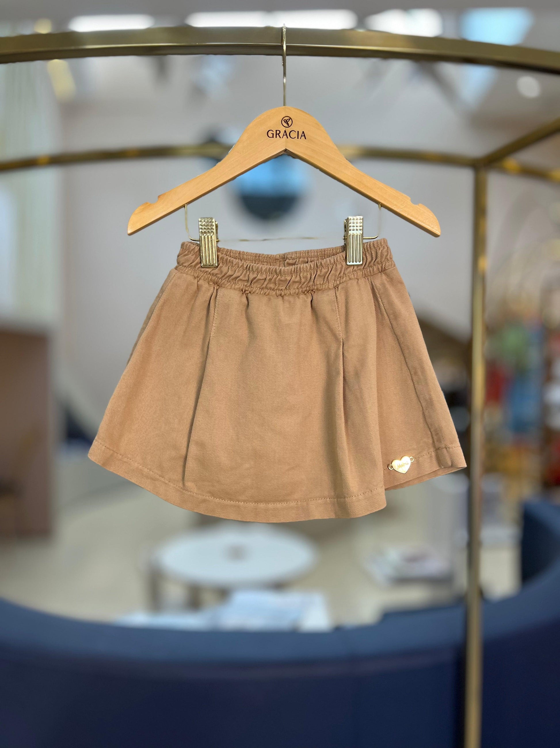 Shorts-saia com Pregas Toffee - Momi - Gracia