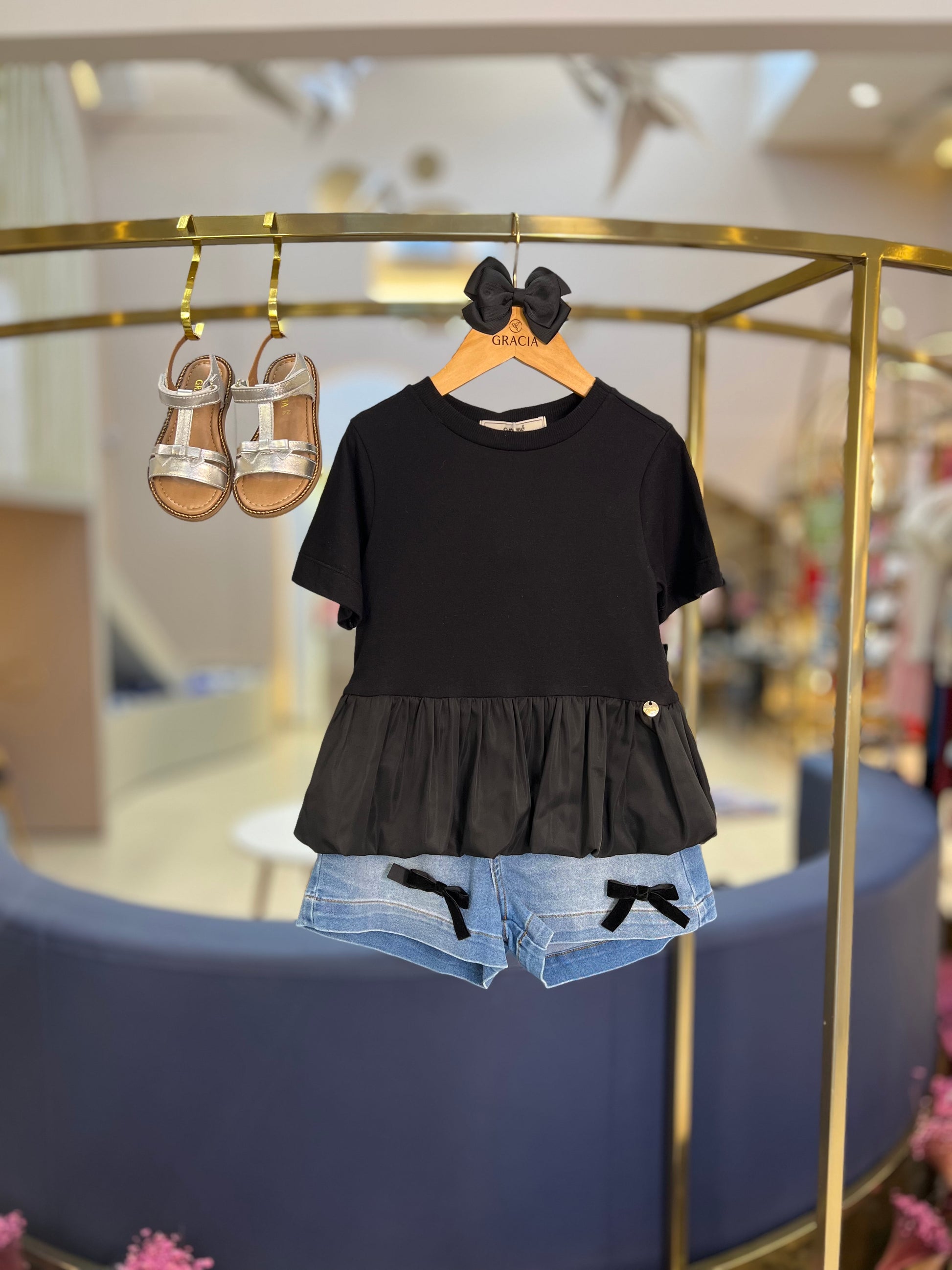 Conjunto Blusa Peplum - Animê & Shorts Jeans com Laço de Veludo - Animê - Gracia