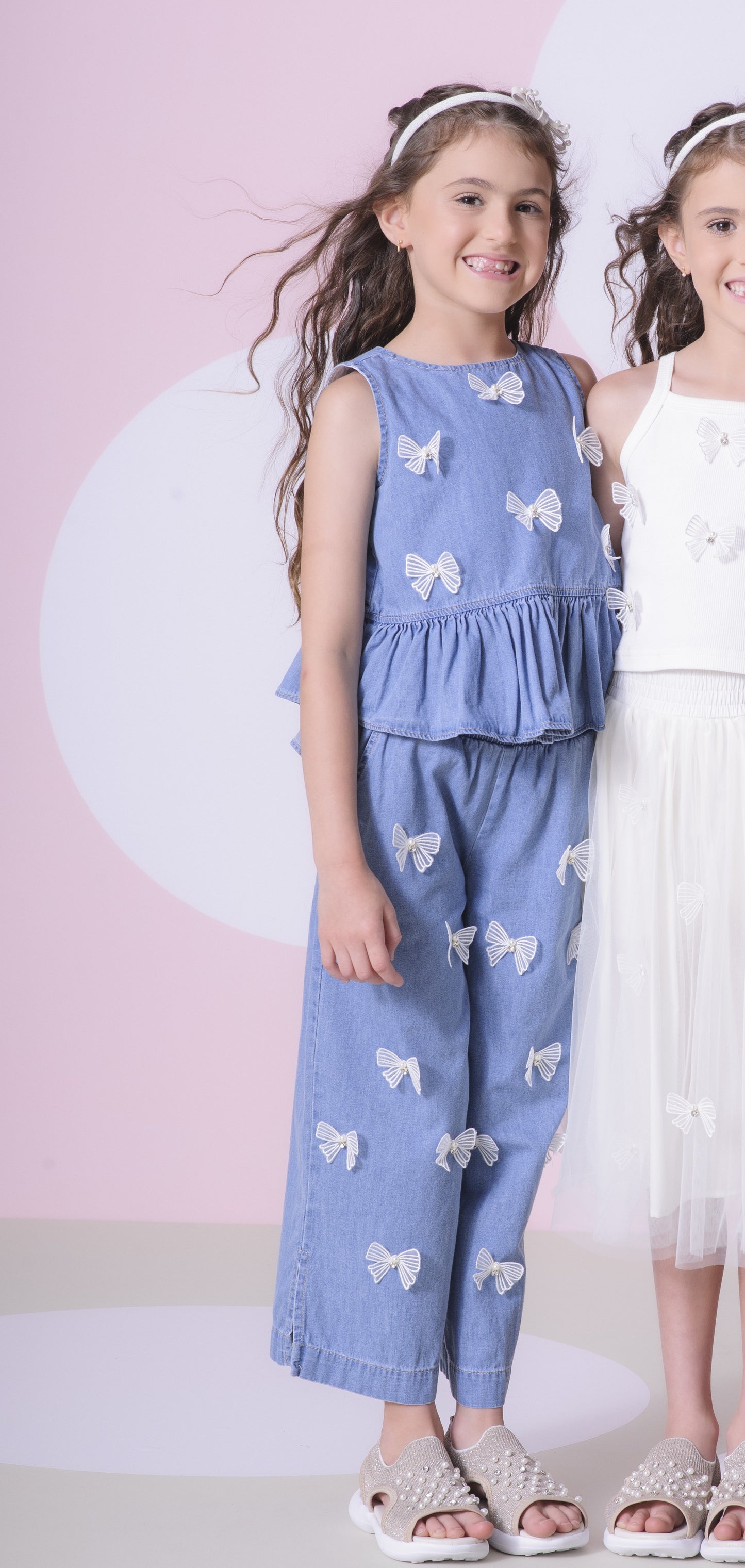 Conjunto Infantil Blusa Babado e Calça Jeans Lacinhos Bordados - Pituchinhus