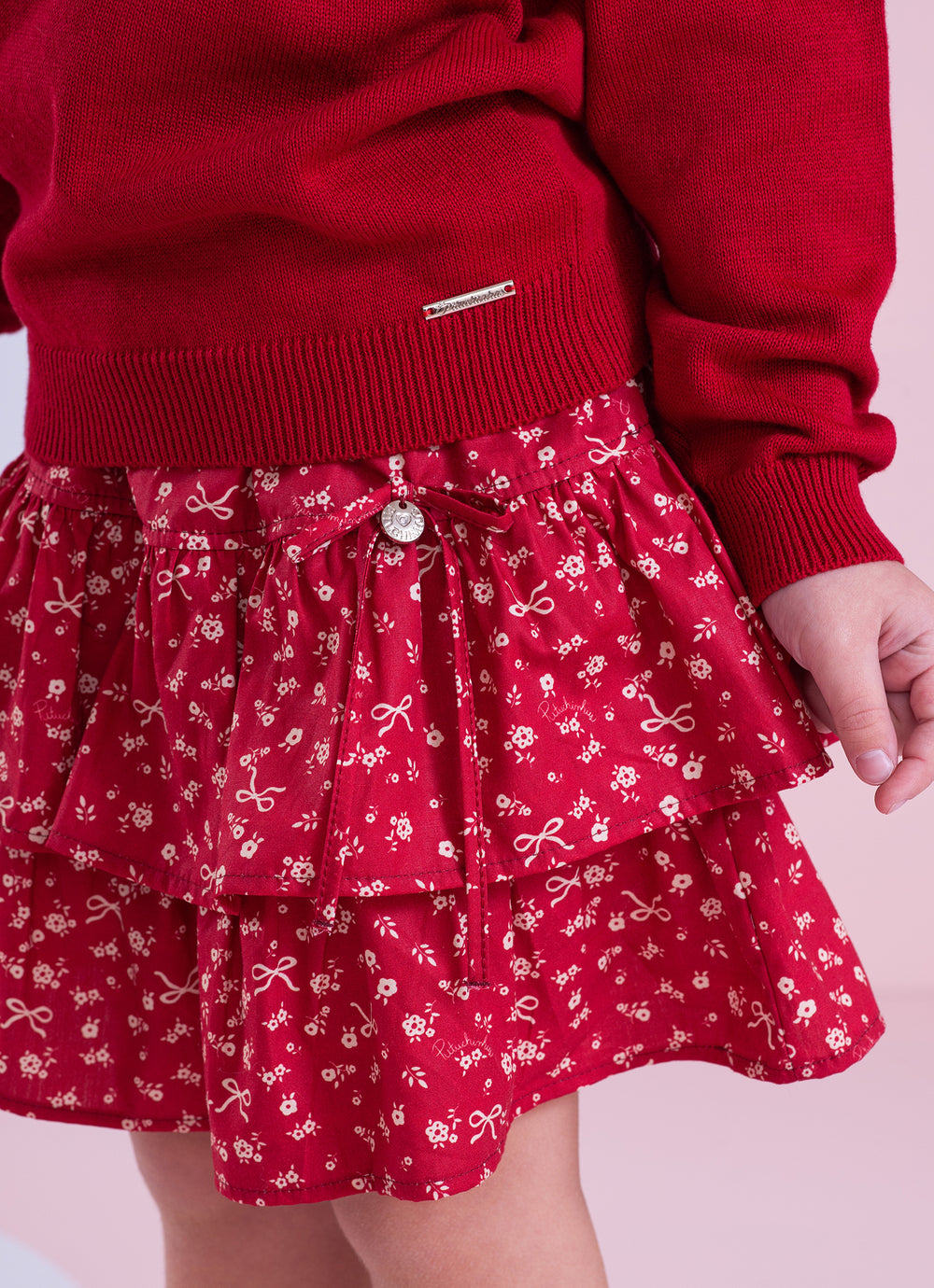 Conjunto Infantil Blusa Tricot Laço Bordado Pérolas E Cristais Bala de Cereja e Saia-shorts Mini Flores Babados e Laços